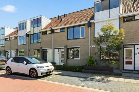 Terraced house for sale: Manderveen 31, Westerwatering Noord Zaandam