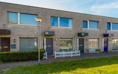 Tussenwoning te koop: Mantegnaplantsoen 16, Tussen de Vaarten Z.- Zuidoost Almere