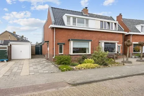 Twee-onder-één-kap te koop: Marcus Buschstraat 163, Over de Gracht Delfzijl