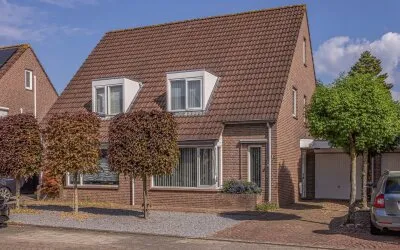Tussenwoning te koop: Marga Klompéstraat 15, Waalwijk