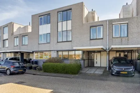 Tussenwoning te koop: Marga Klompéstraat 67, Maaswijk-Zuidwest Spijkenisse