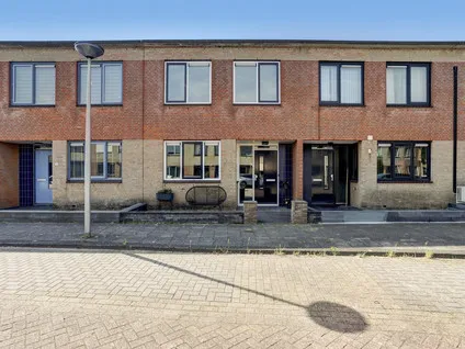 Tussenwoning te koop: Margaret Staal-Krophollerstraat 12, Maaswijk-Noordoost Spijkenisse