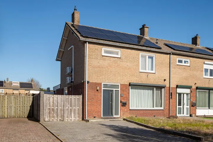 Hoekwoning te koop: Margrietlaan 11, Posterholt Posterholt