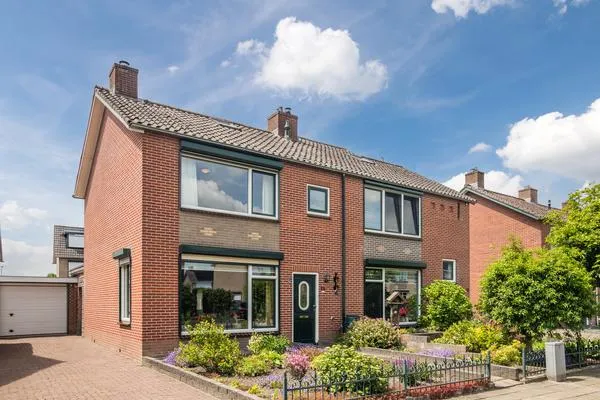 Twee-onder-één-kap te koop: Margrietlaan 15, Garvelinkkamp Ruurlo