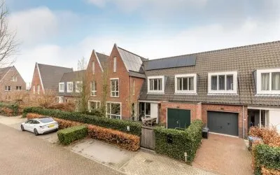 Tussenwoning te koop: Margrietlaan 39, Loyolaan en omgeving Vught