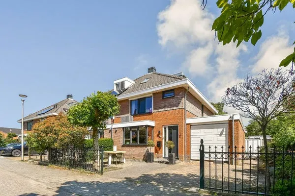 Semi-detached for rent: Margrietplantsoen 4, Halfweg Halfweg