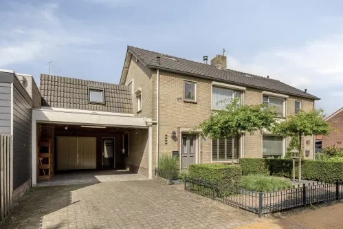 Tussenwoning te koop: Margrietstraat 1, Kern Beneden-Leeuwen Beneden-Leeuwen