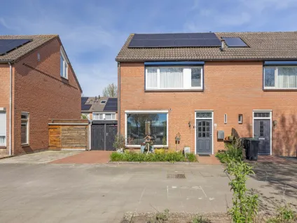 Twee-onder-één-kap te koop: Margrietstraat 13, Oranjewijk Heeswijk-Dinther