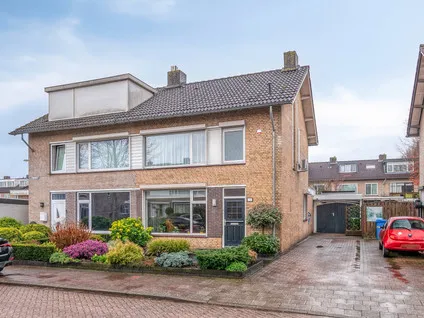 Twee-onder-één-kap te koop: Margrietstraat 14, Veldhoven