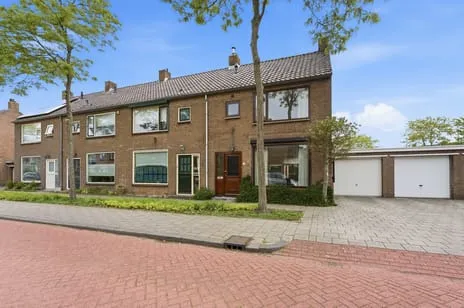 Tussenwoning te koop: Margrietstraat 4, Landweg Poortugaal