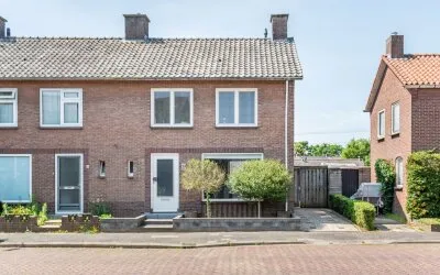Twee-onder-één-kap te koop: Margrietstraat 42, Etten Etten