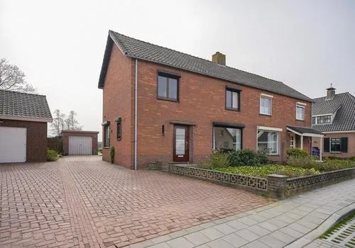 Twee-onder-één-kap te koop: Margrietstraat 4B, Kern Dreumel Dreumel