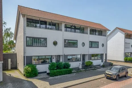 Corner house for sale: Margrietstraat 73, Centrum Waalwijk