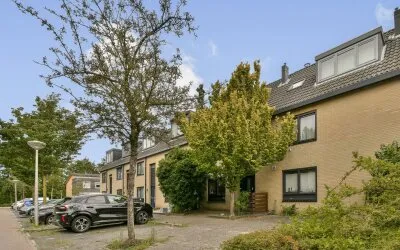 Tussenwoning te koop: Marianne Philipslaan 18, Schrijversbuurt Amstelveen