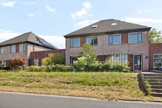 Tussenwoning te koop: Marie de Roodelaan 27, 't Zwering Enschede
