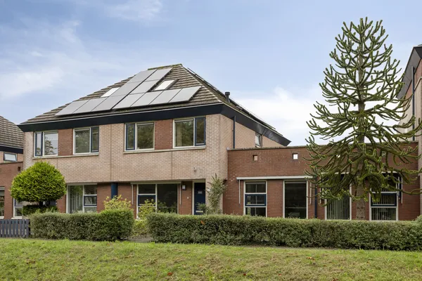 Huurwoning: Marie de Roodelaan 57 in Enschede - €4.950 per maand - 143m²