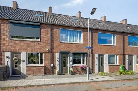 Tussenwoning te koop: Mariniersstraat 4, De Kruiskamp 'S-Hertogenbosch