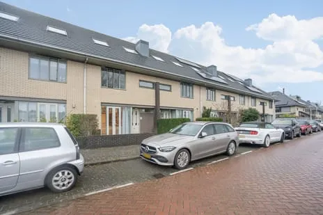 Tussenwoning te koop: Marjoleinlaan 25, Kruidenbuurt Amstelveen