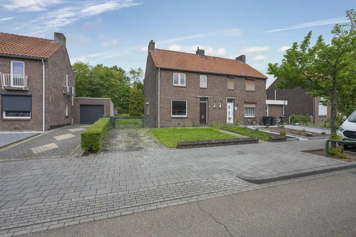 Twee-onder-één-kap te koop: Markgravenstraat 14, Terschuren Hoensbroek