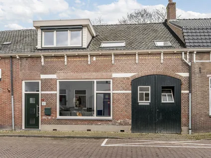 Tussenwoning te koop: Markt 10, Poortvliet
