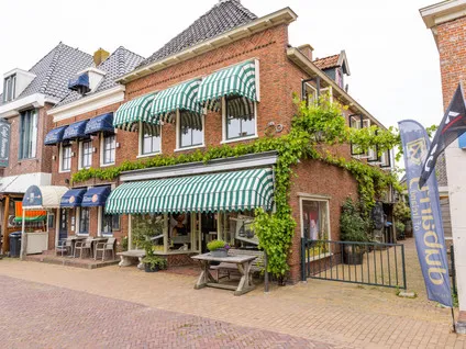 Tussenwoning te koop: Markt 15, Makkum Makkum