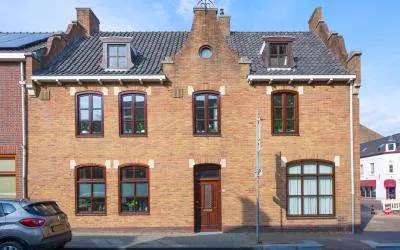Tussenwoning te koop: Markt 20, Beek Beek