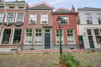 Hoekwoning te koop: Markt 20, Geertruidenberg