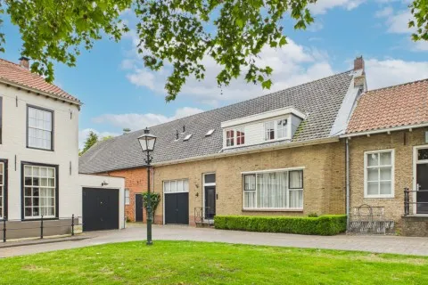 Vrijstaande woning te koop: Markt 4, Kern Biervliet Biervliet