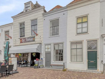 Tussenwoning te koop: Markt 5, Brouwershaven