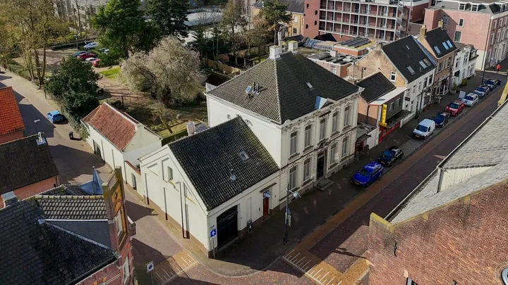 Hoekwoning te koop: Markt 84, Oudenbosch