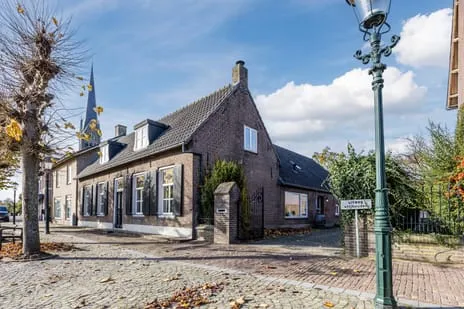Vrijstaande woning te koop: Marktplein 17, Lith Lith