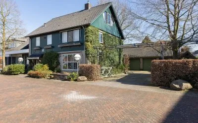 Twee-onder-één-kap te koop: Marktstraat 14, Julianastraat eo Neede