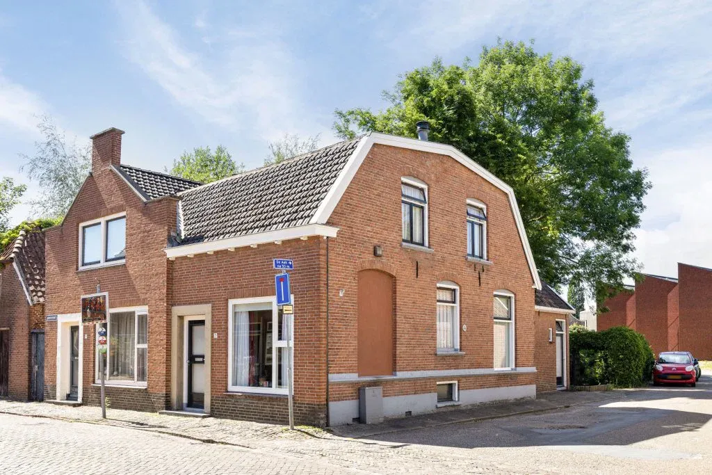 Twee-onder-één-kap te koop: Marktstraat 21, Borne