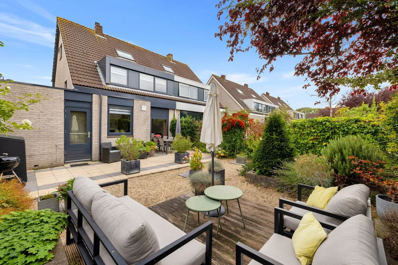Tussenwoning te koop: Marshalllaan 11, Hellevoetsluis