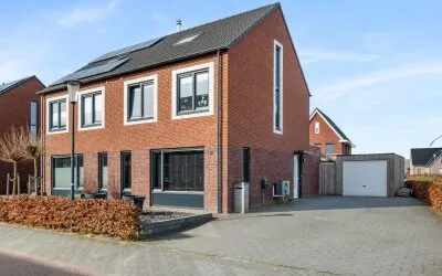 Twee-onder-één-kap te koop: Marten Klompienlaan 17, Buitenwoel Veendam