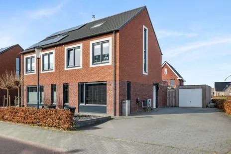 Twee-onder-één-kap te koop: Marten Klompienlaan 17, Buitenwoel Veendam