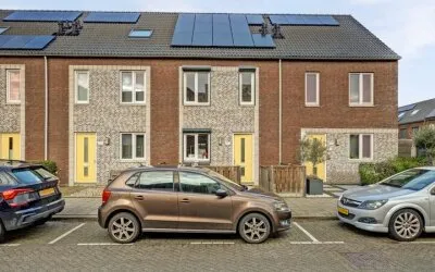 Tussenwoning te koop: Marthalaan 203, Hoogvliet Rotterdam