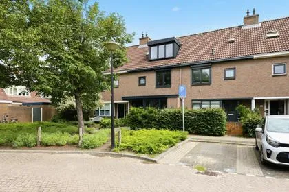 Tussenwoning te koop: Martin Luther Kinglaan 100, Westertuinen Beverwijk