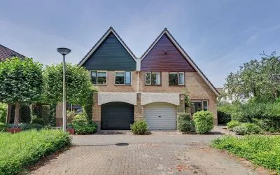 Twee-onder-één-kap te koop: Martin Luther Kinglaan 129, Kruis Hoeffe Hellevoetsluis