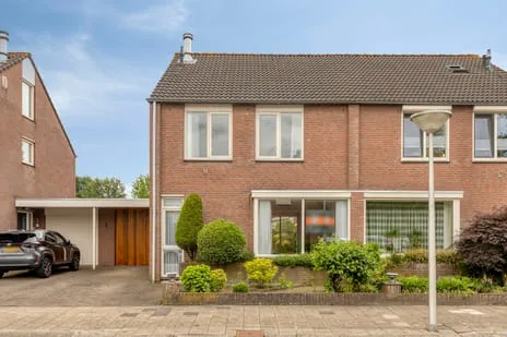 Tussenwoning te koop: Martin Luther Kingstraat 4, Genderbeemd Eindhoven