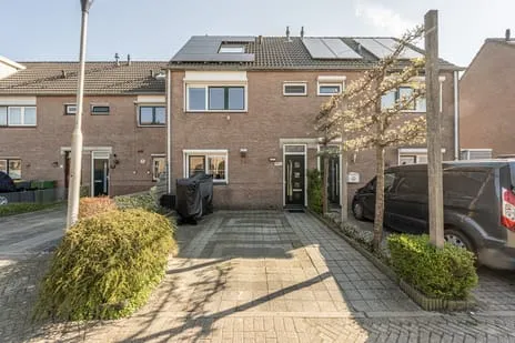 Tussenwoning te koop: Martin Luther Kingerf 23, Oud-Beijerland Spuioeverwijk Oud-Beijerland