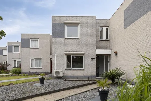 Tussenwoning te koop: Martinus Nijhofflaan 27, Oostmolenpark Kloetinge