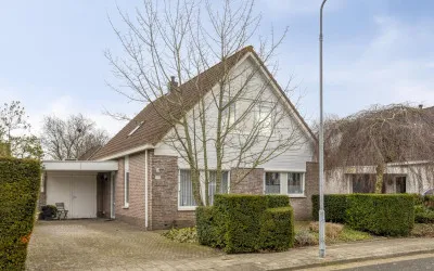 Vrijstaande woning te koop: Martinus Nijhofflaan 107, Kloetinge