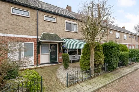 Tussenwoning te koop: Mascagnistraat 23, Neksloot Heemskerk