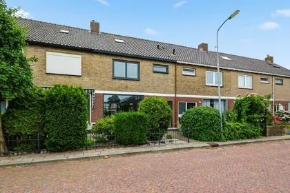 Tussenwoning te koop: Mascagnistraat 25, Neksloot Heemskerk