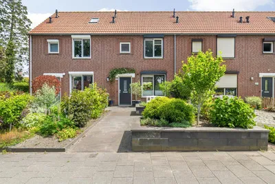 Tussenwoning te koop: Mastbosstraat 143, Princenhage Breda
