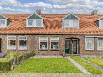 Tussenwoning te koop: Master Wielsmaplein 4, Grou Grou