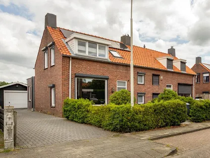 Twee-onder-één-kap te koop: Maststraat 18, Hoogerheide Hoogerheide