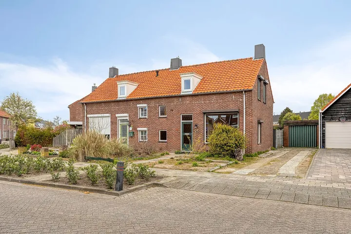 Twee-onder-één-kap te koop: Maststraat 8, Hoogerheide Hoogerheide