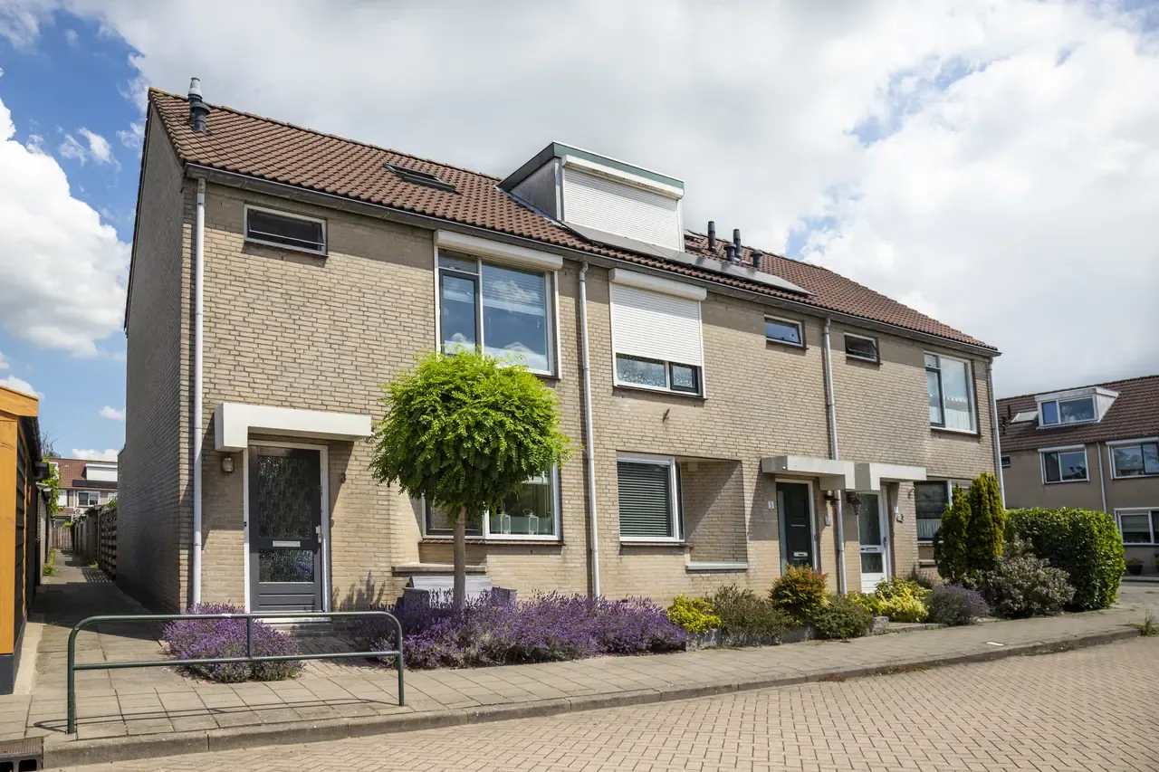 Hoekwoning te koop: Mattenbies 3, Nieuw-Lekkerland